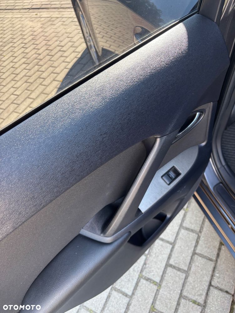 Toyota Avensis 2.0 D-4D 2010 - 13