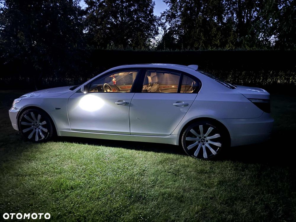 BMW Seria 5 535i xDrive - 14