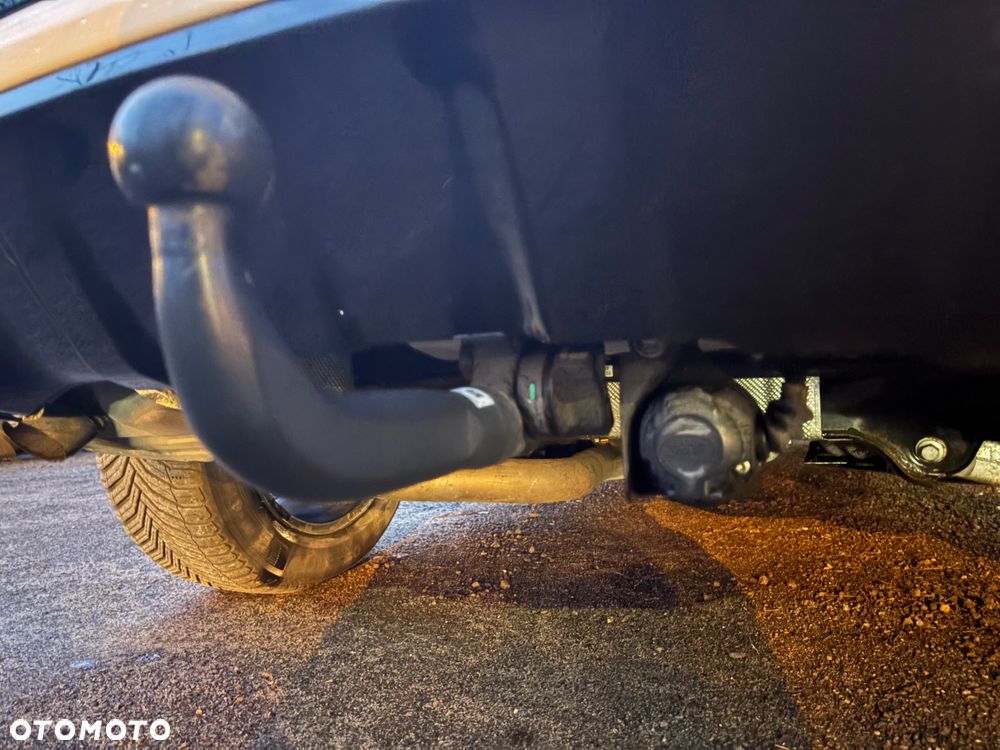 Land Rover Discovery Sport 2.0 P200 mHEV R-Dynamic - 9