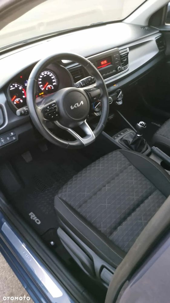 Kia Rio 1.2 L - 8