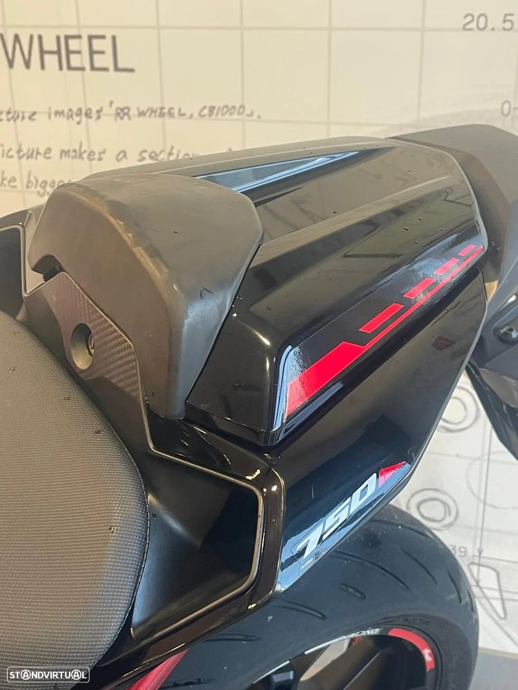 Honda Hornet 750 - 5