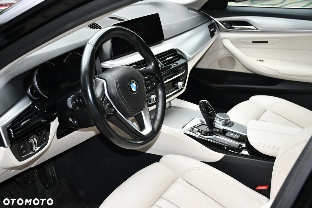 BMW Seria 5 518d Luxury Line sport - 9