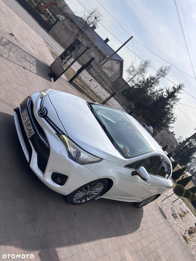 Toyota Avensis 2.0 D-4D Premium - 1