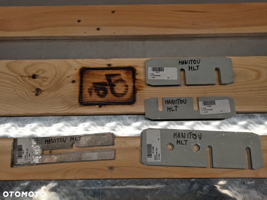 Ślizgi teleskopu Manitou MLT .... {Komplet} - 1