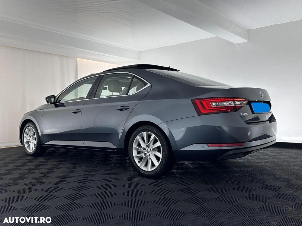 Skoda Superb 2.0 TDI Premium Edition - 3