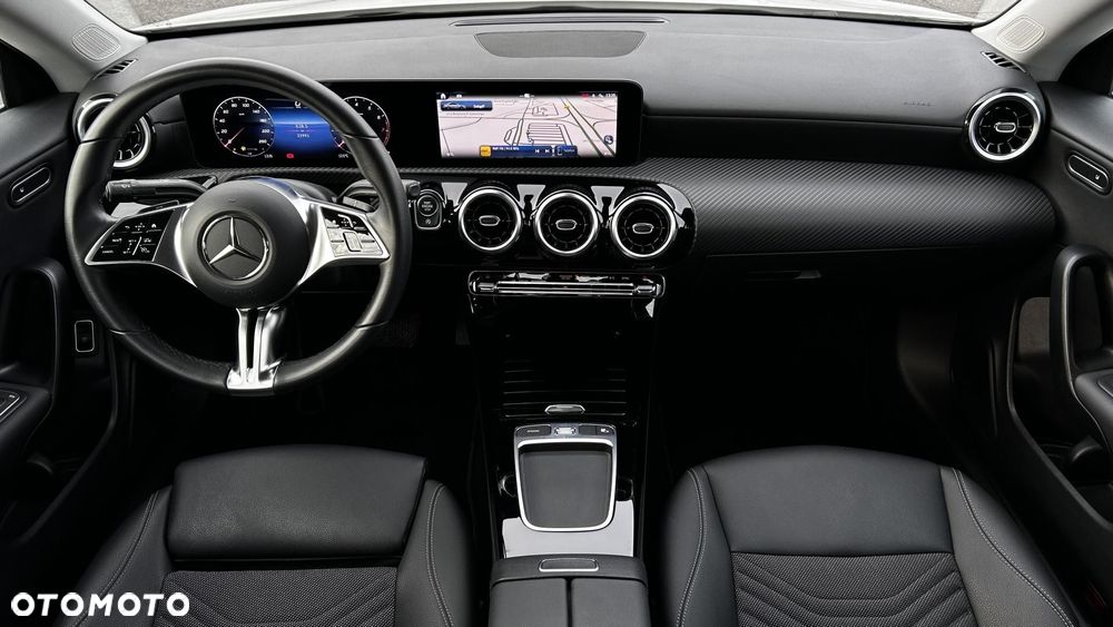 Mercedes-Benz CLA 200 7G-DCT - 19