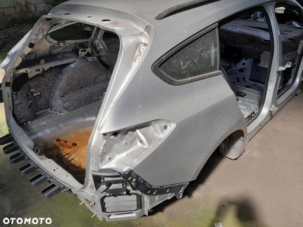 FOCUS MK4 KOMBI PAS TYLNY WANNA BŁOTNIK TYŁ PRAWY - 1