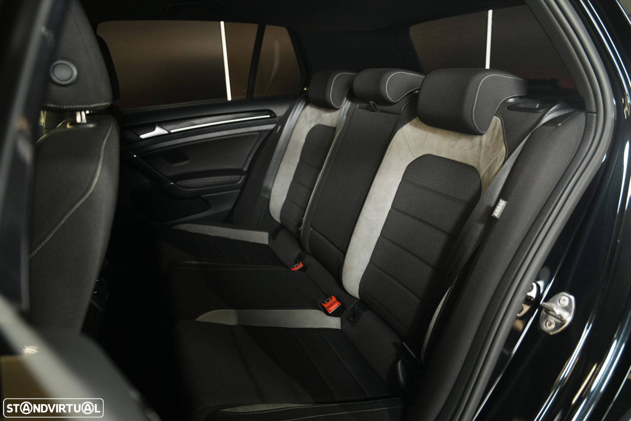 VW Golf 2.0 TSi R DSG - 32