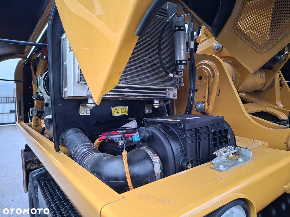 Caterpillar CAT M 318 D - 17