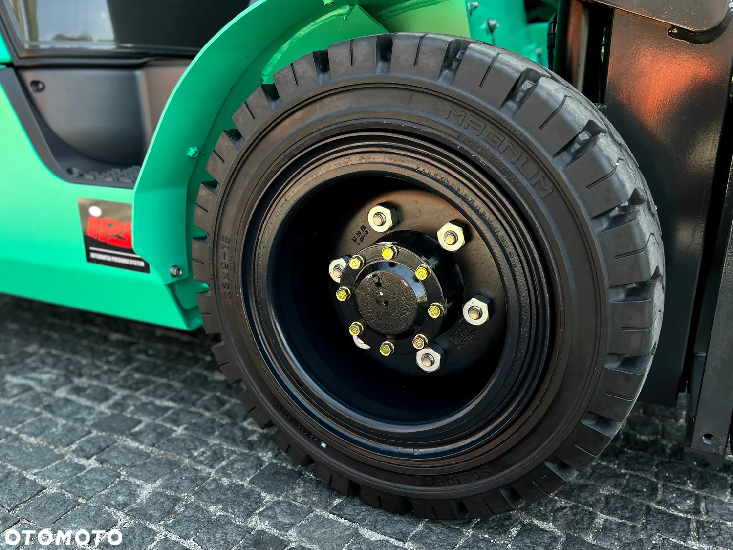 Mitsubishi FG30N Grendia - 11