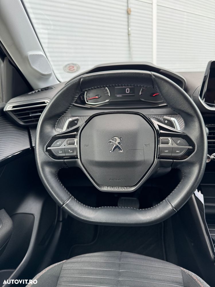 Peugeot 208 - 30