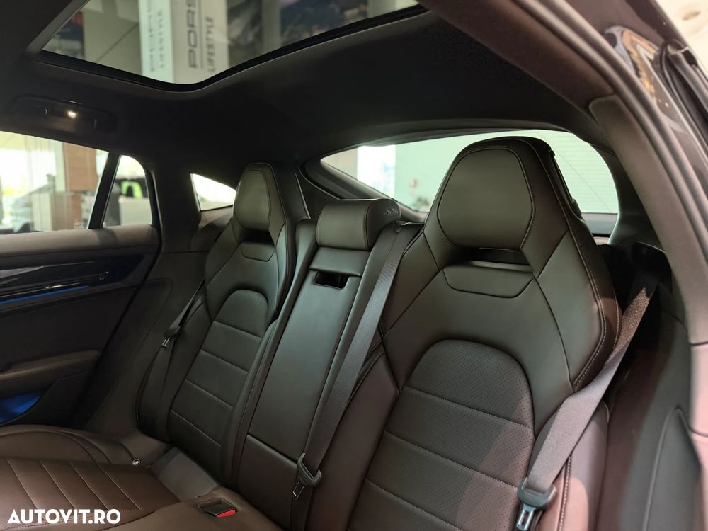 Porsche Panamera 4 E-Hybrid - 33