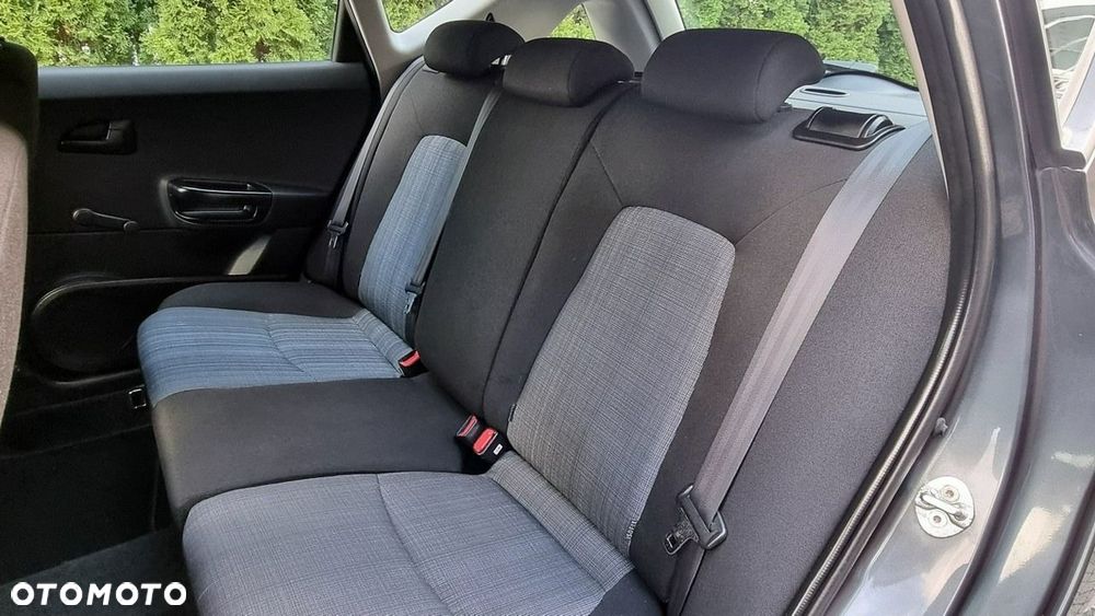 Kia Ceed - 16