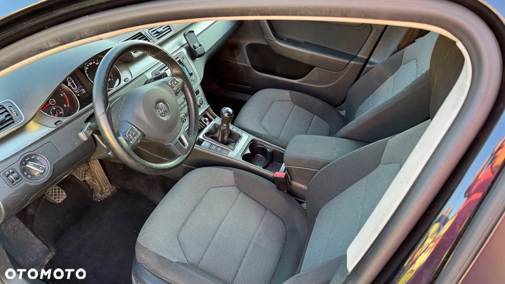 Volkswagen Passat 1.6 TDI DPF BlueMotion Technology Highline - 10