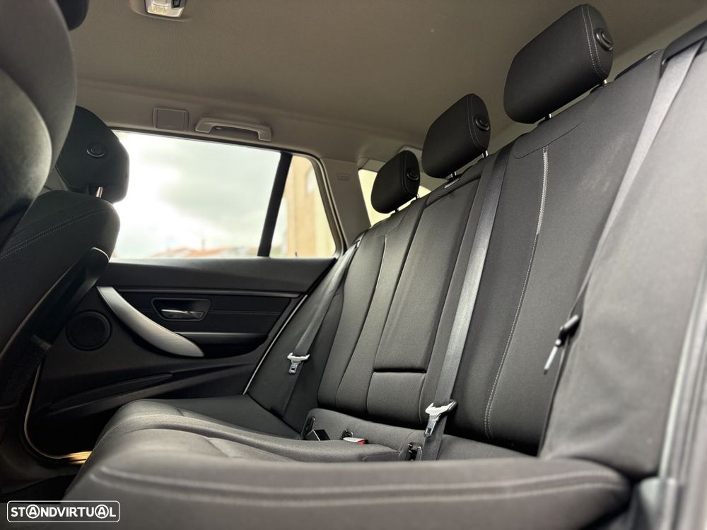 BMW 318 d Auto Line Sport - 16