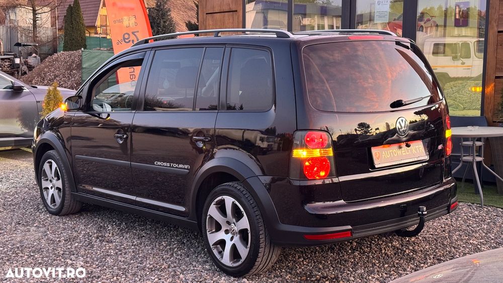 Volkswagen Touran 2.0 TDI DPF DSG Cross - 6