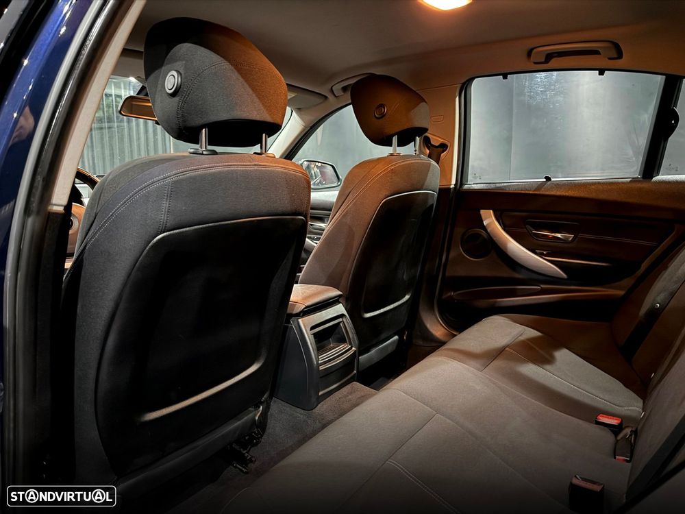 BMW 320 d Line Sport - 28