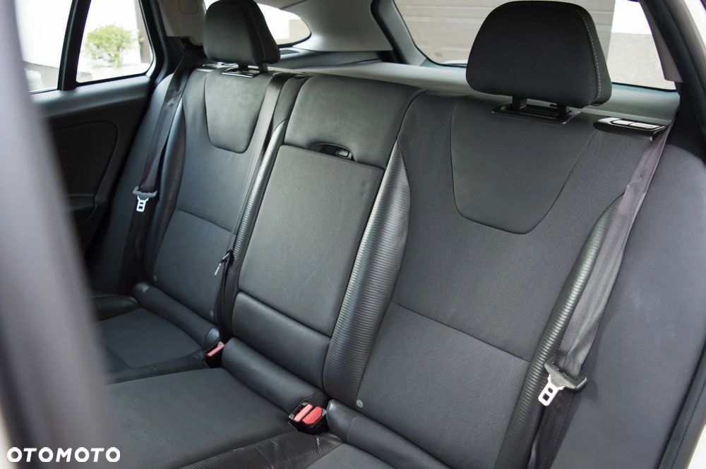 Volvo V60 D4 Geartronic RDesign - 30