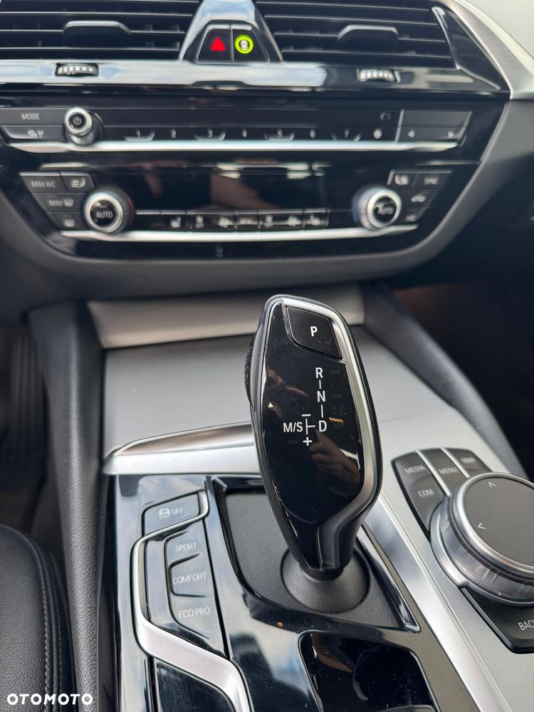 BMW Seria 5 520d xDrive Business Edition - 28