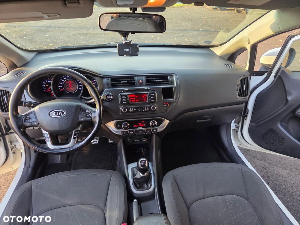 Kia Rio - 16