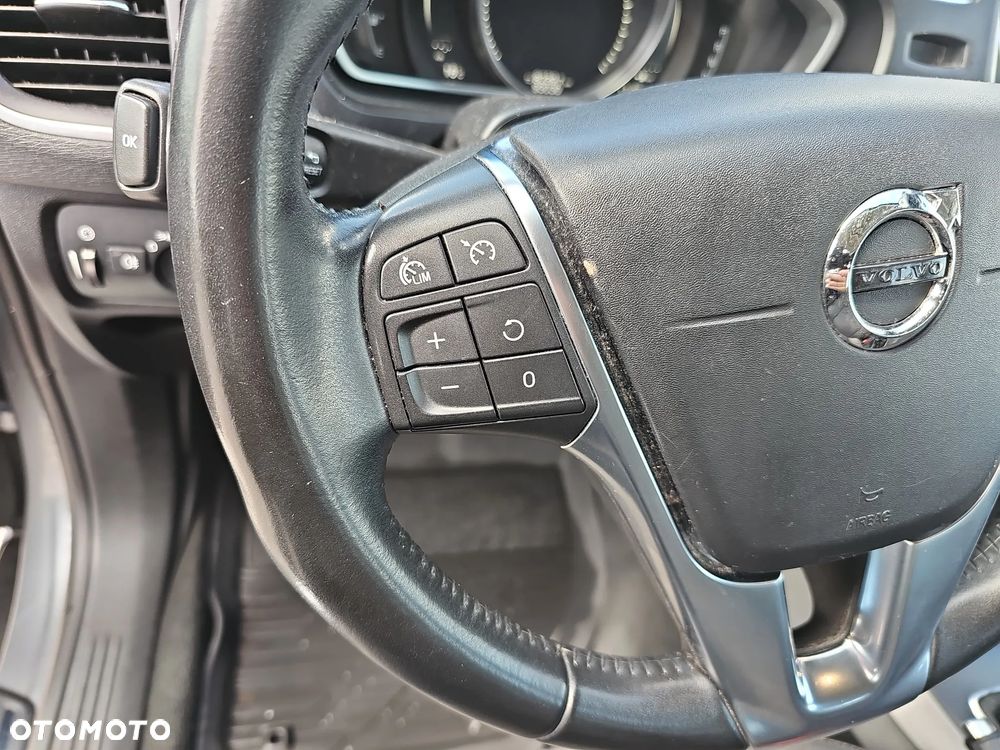Volvo V40 T3 Drive-E Momentum - 17