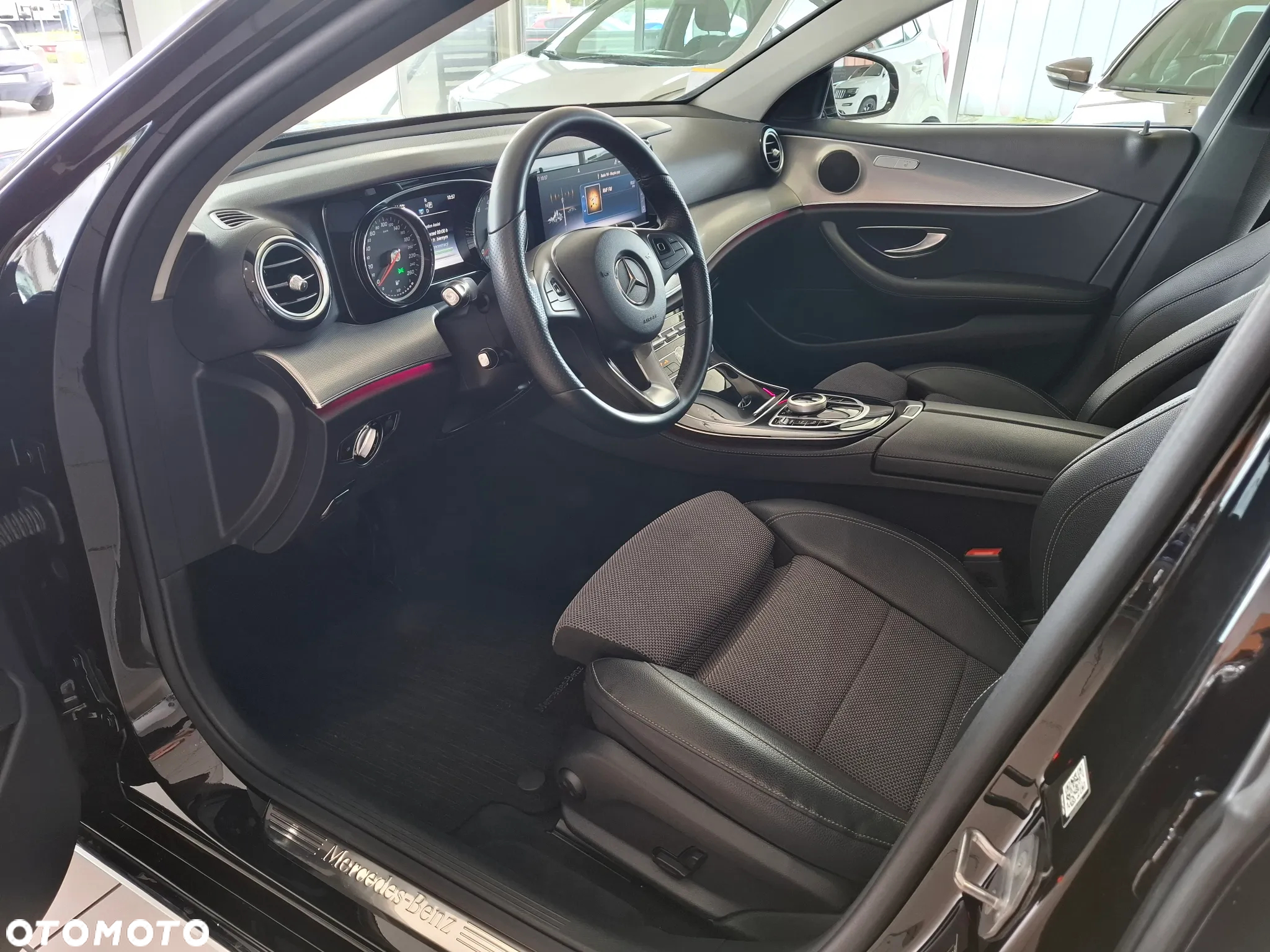 Mercedes-Benz Klasa E 250 9G-TRONIC - 9
