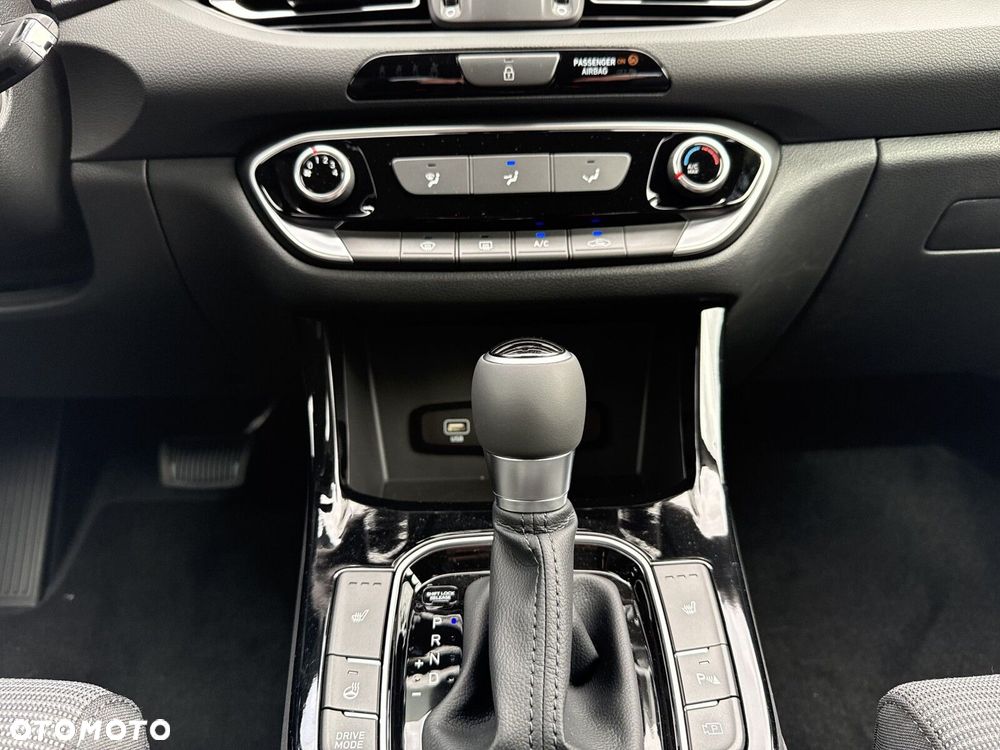 Hyundai i30 1.6 T-GDI Modern DCT - 16