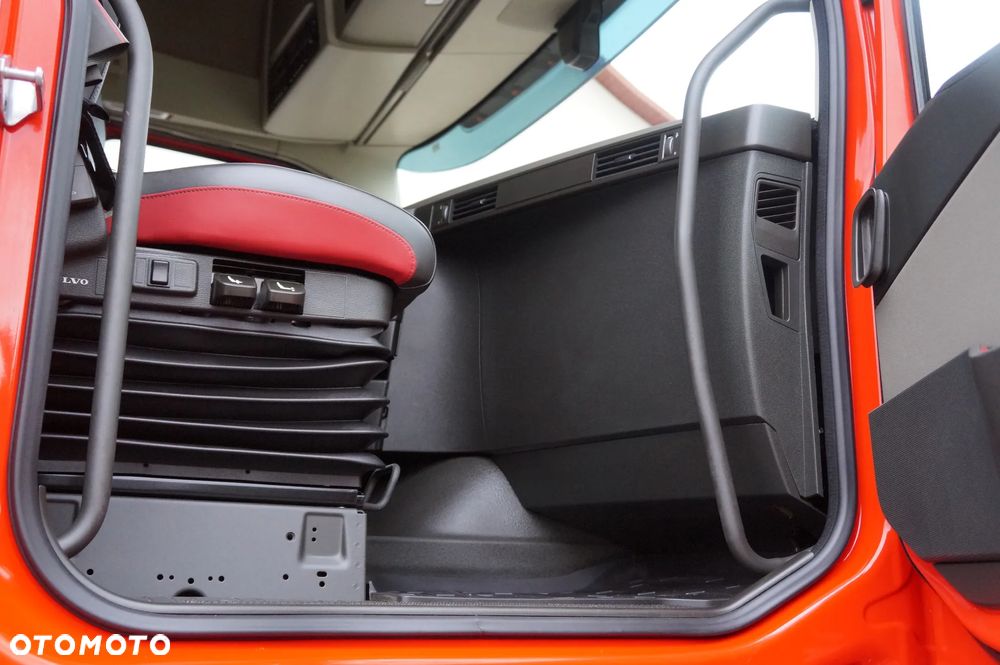 Volvo FH 4 EURO 6 GLOBETROTTER NISKI PRZEBIEG PEŁEN SERWIS - 13