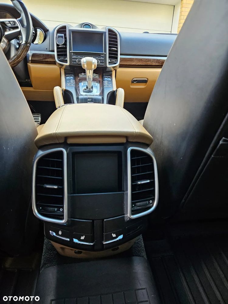 Porsche Cayenne - 11