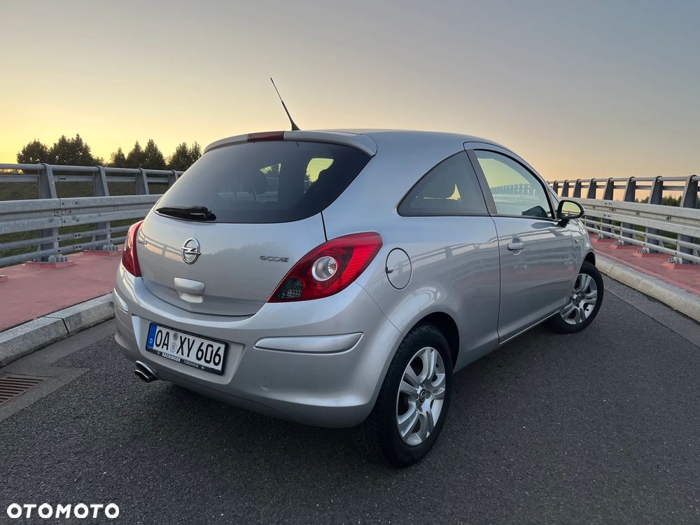 Opel Corsa 1.2 16V Cosmo - 9