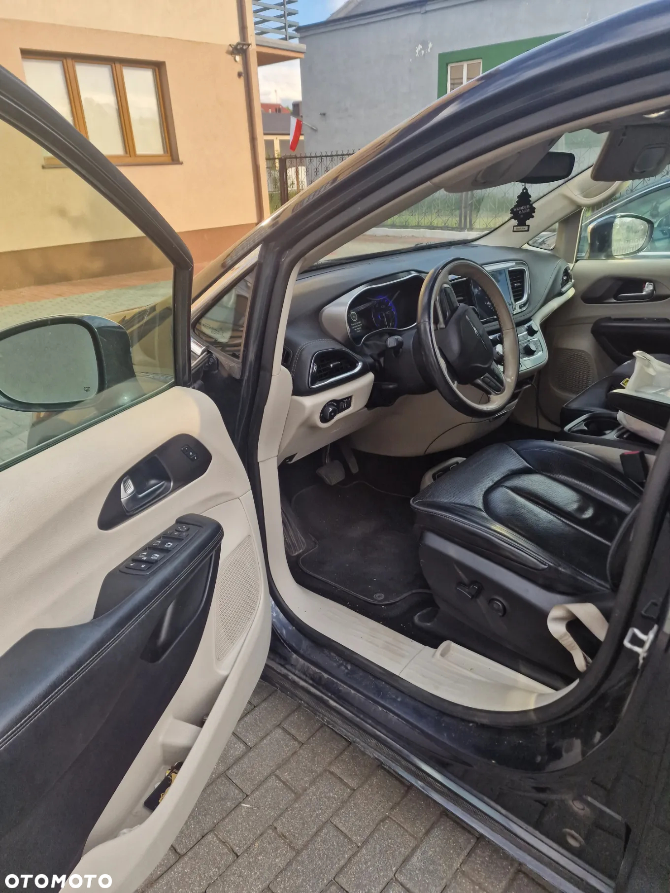 Chrysler Pacifica - 8