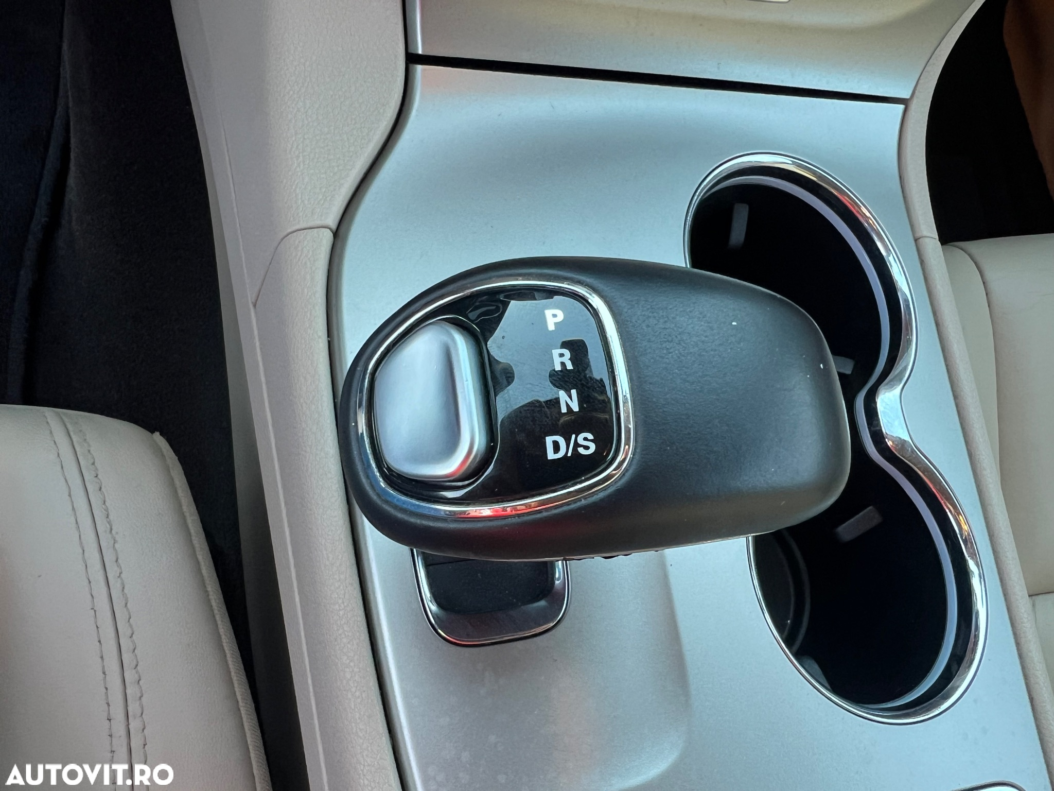 Jeep Grand Cherokee - 21