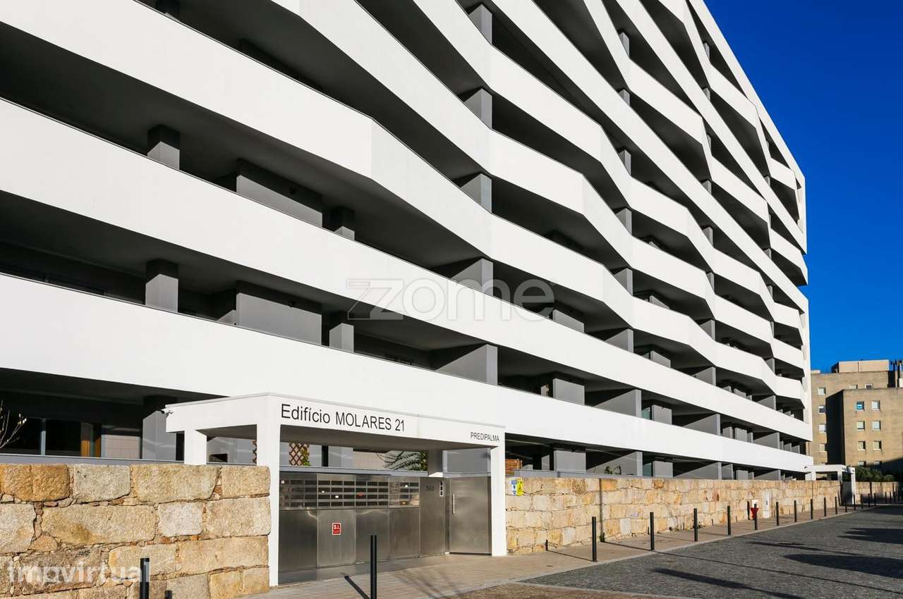 Apartamento T2 com Terraço no prestigiado edifício Molares 21 - Grande imagem: 2/25