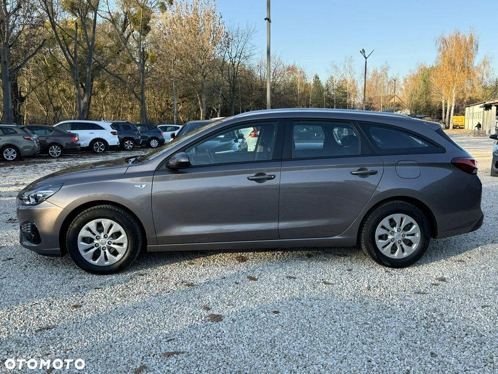 Hyundai i30 1.5 DPI Classic + - 7