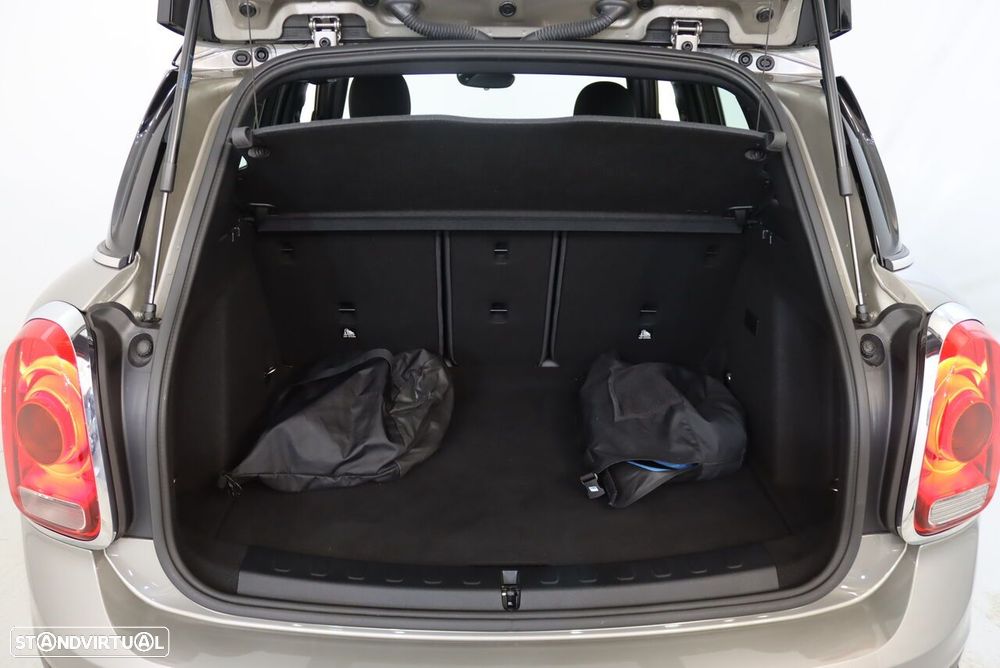 MINI Countryman Cooper SE ALL4 Auto - 31