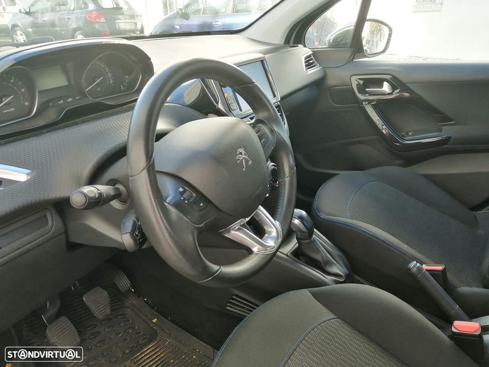 Peugeot 208 - 6