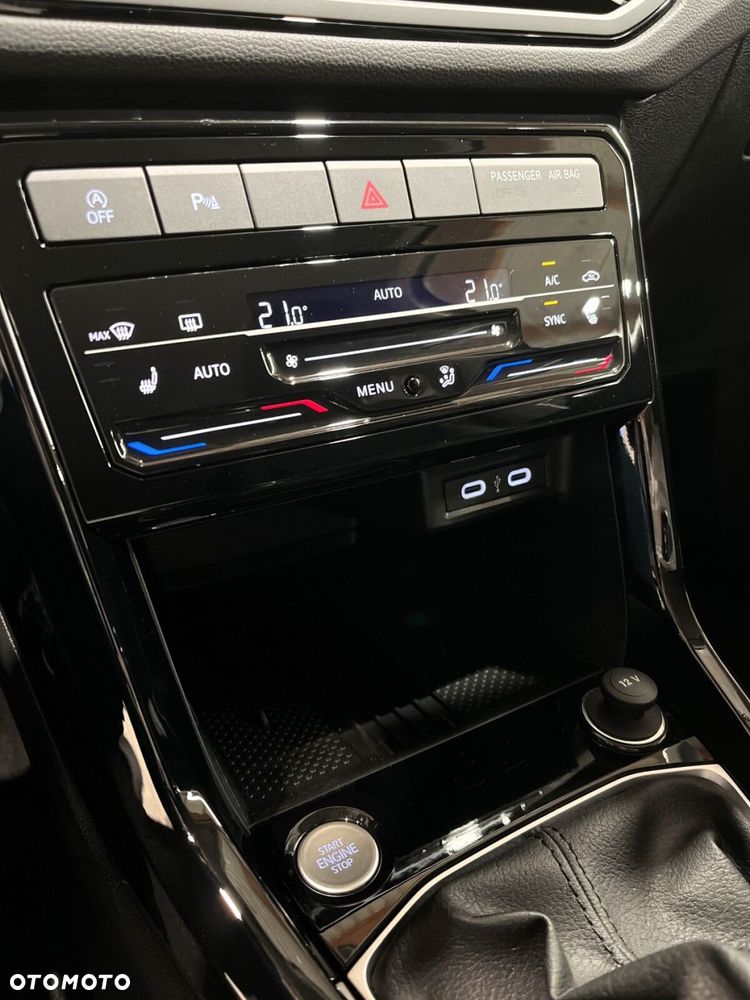 Volkswagen T-Cross - 21