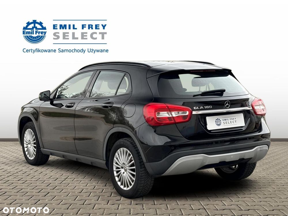 Mercedes-Benz GLA - 4