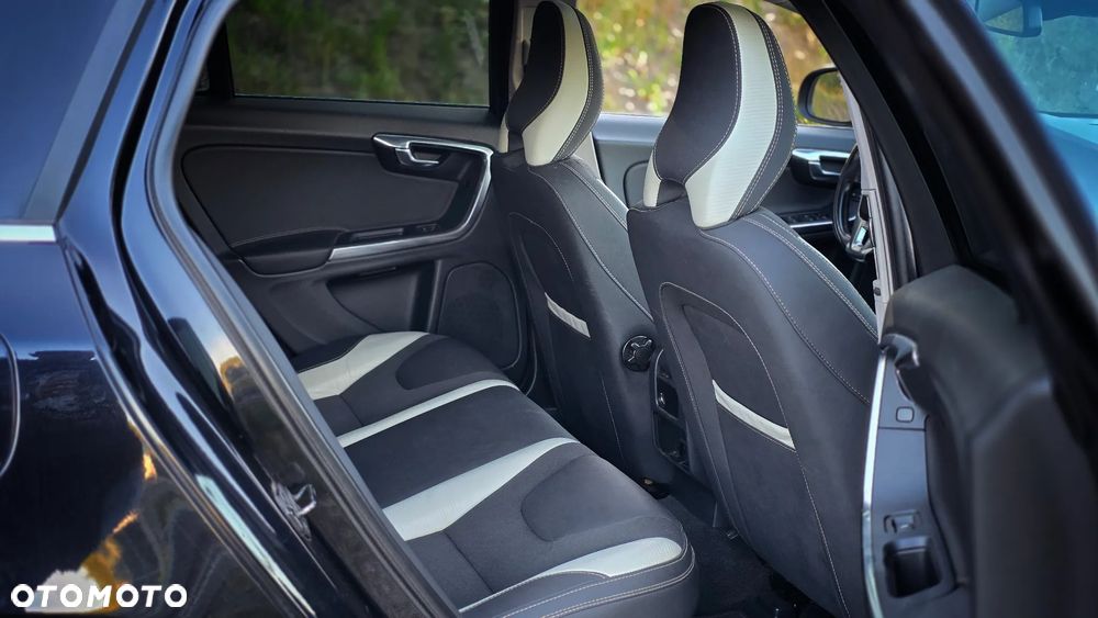 Volvo V60 D2 Momentum - 16