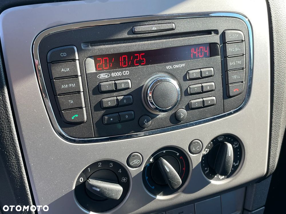 Ford Focus 1.8 Ghia - 25