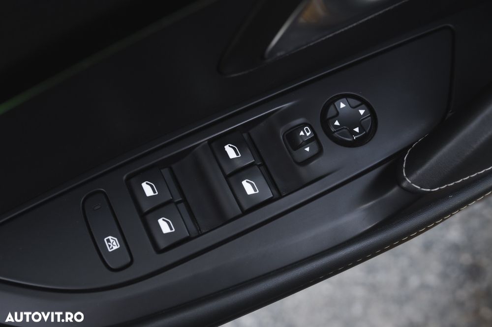 Peugeot 208 e-208 GT-Line - 33