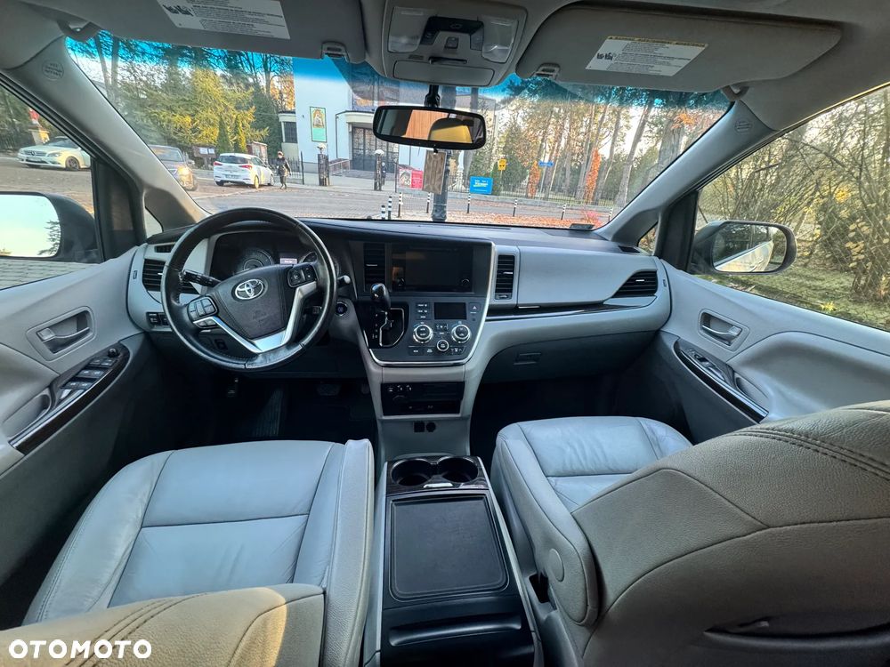 Toyota Sienna - 7