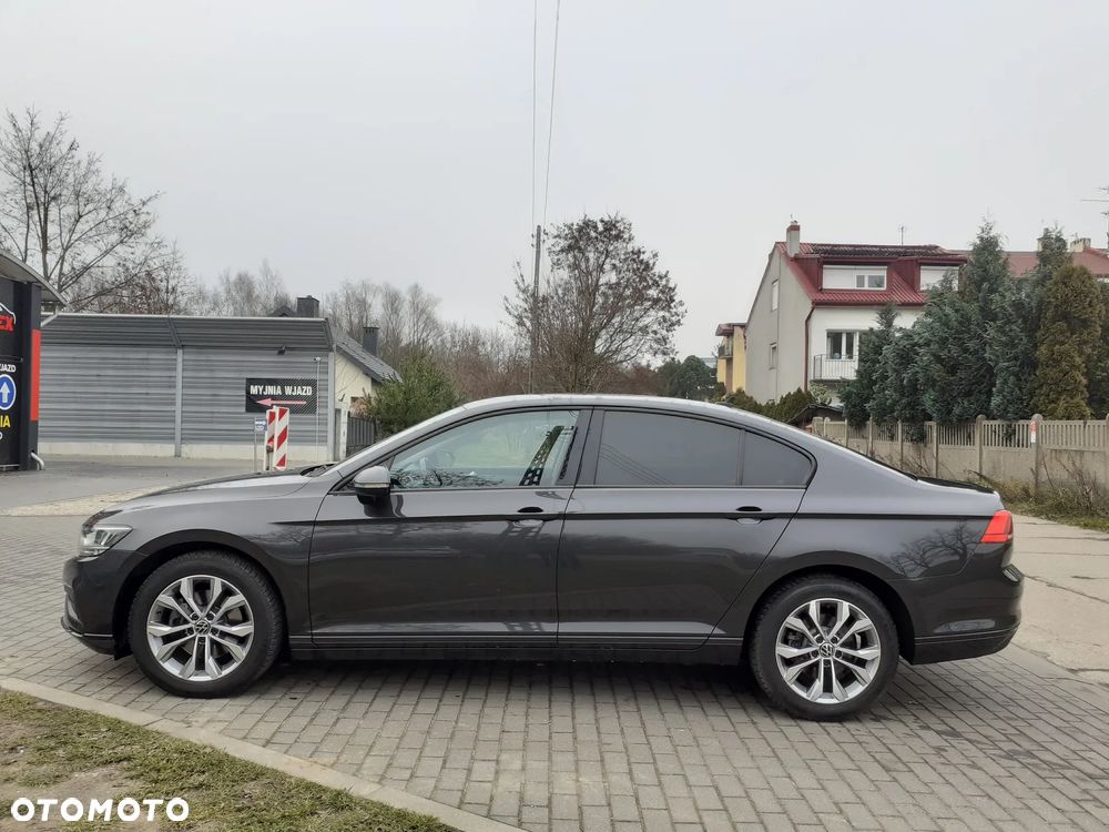 Volkswagen Passat - 2