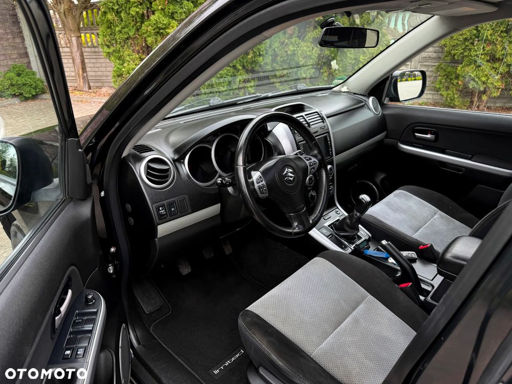 Suzuki Grand Vitara 2.0 Comfort + - 8