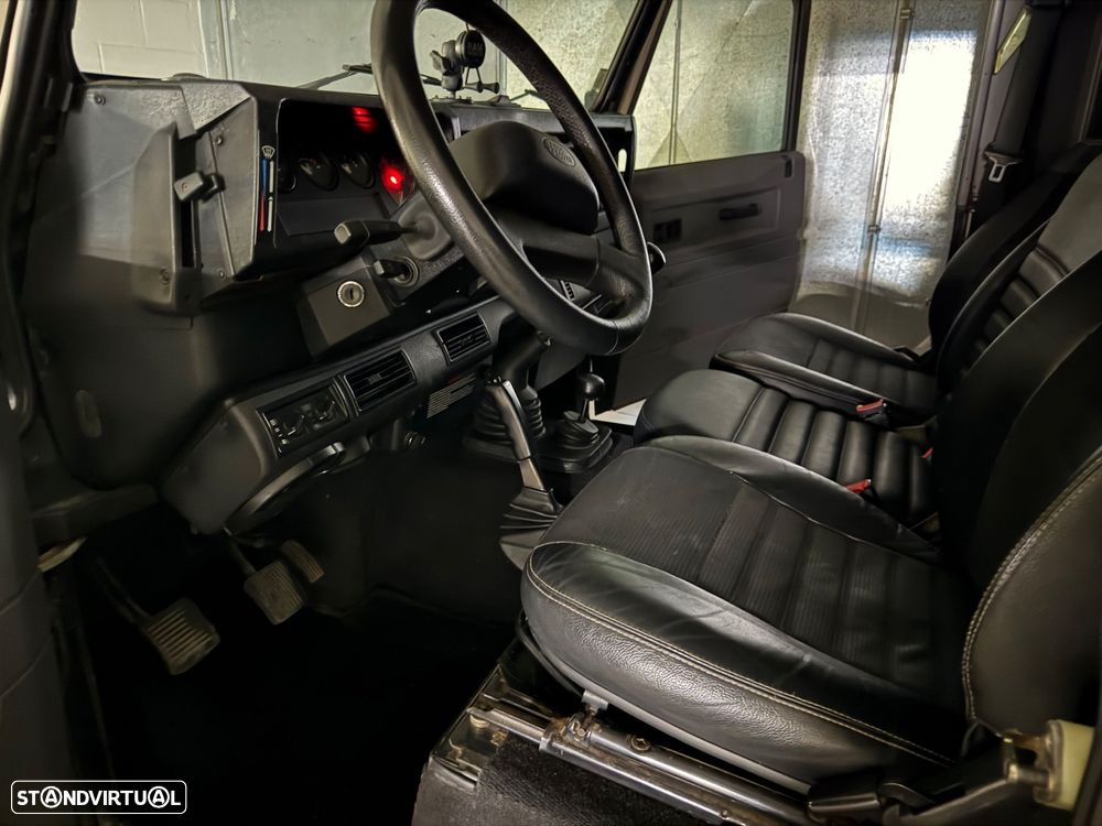 Land Rover Defender 110 - 14
