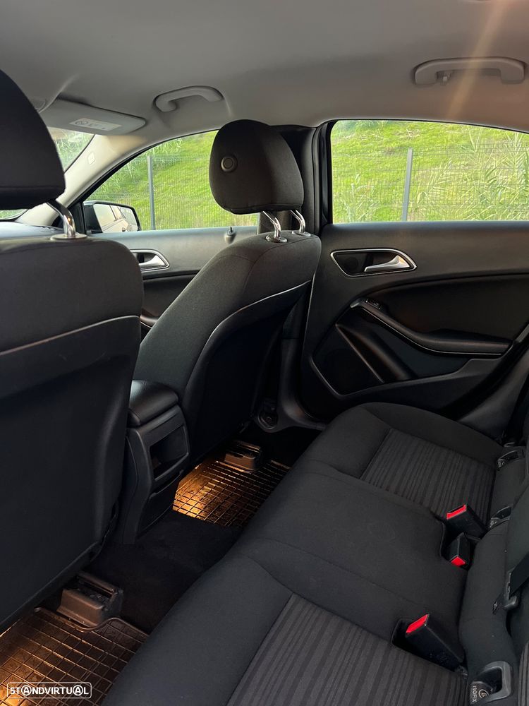 Mercedes-Benz A 180 d Urban - 11