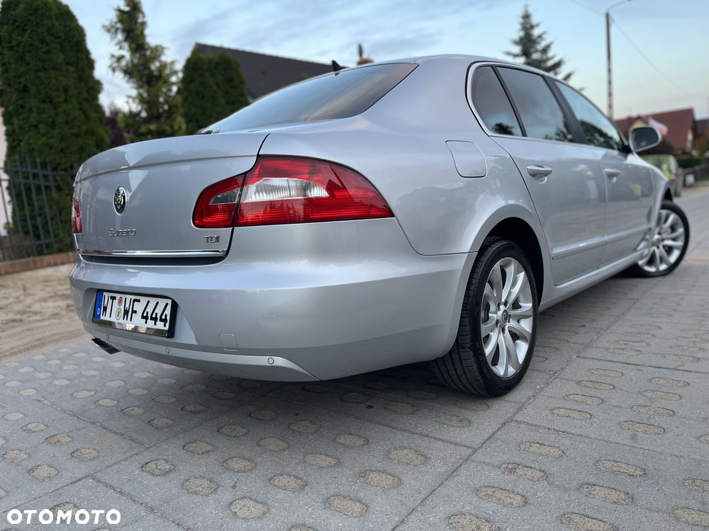 Skoda Superb 2.0 TDI DSG Exclusive - 35