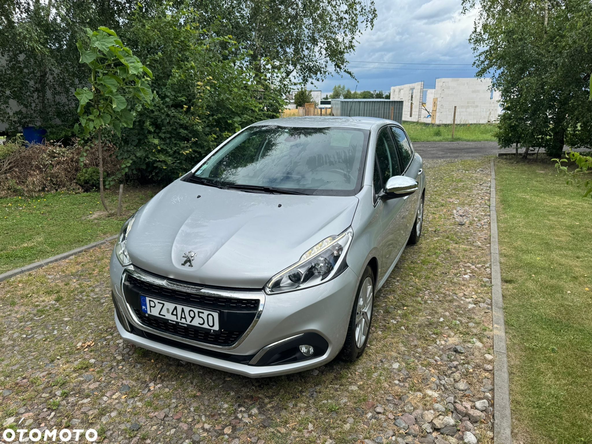 Peugeot 208 - 1