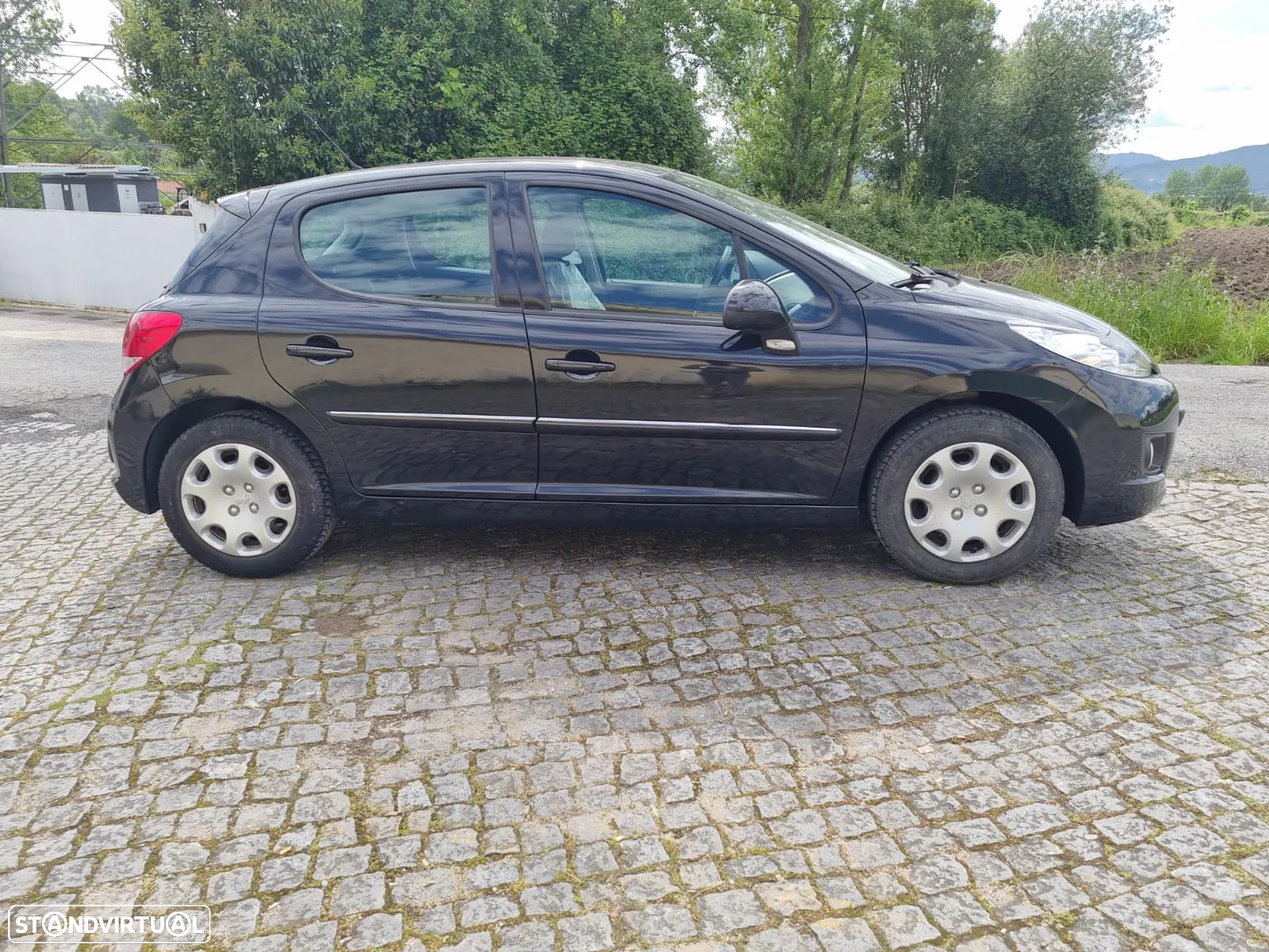 Peugeot 207 90 HDi FAP (Blue Lion) 98G - 4