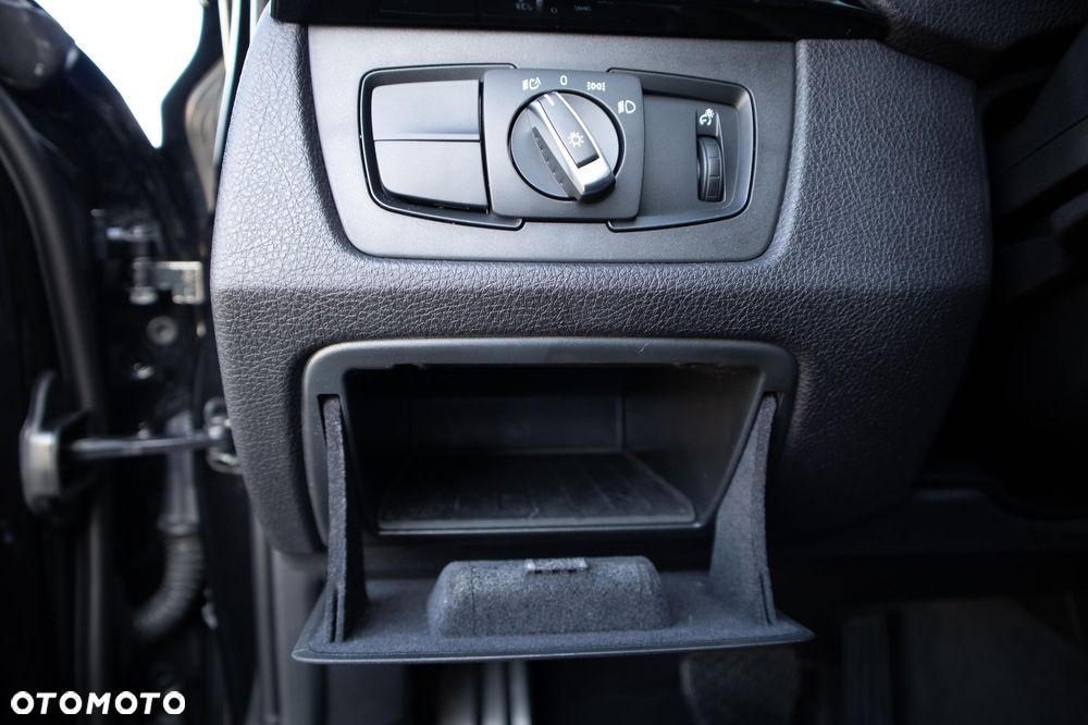 BMW Seria 3 330i xDrive M Sport - 37